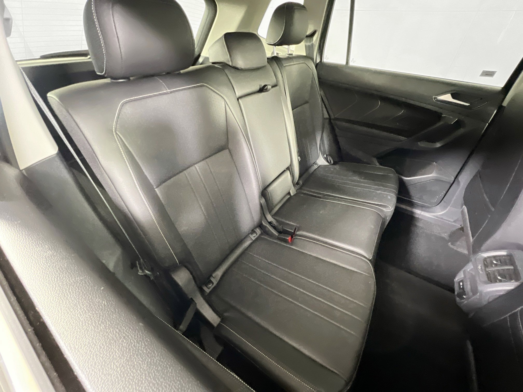 Used 2022 Volkswagen Tiguan SE AWD/4WD image 26