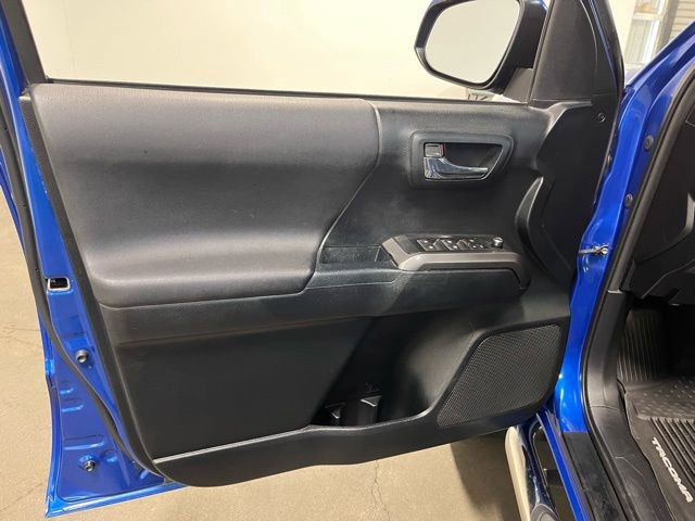 Used 2016 Toyota Tacoma TRD Sport w/ Towing Package image 26