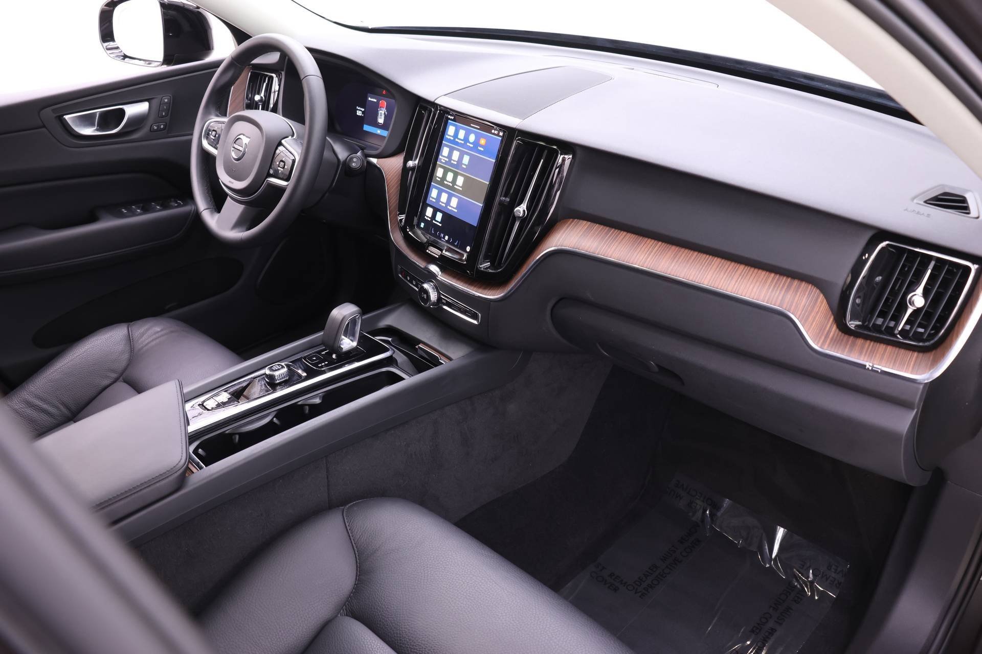 Certified 2024 Volvo XC60 B5 Plus image 22