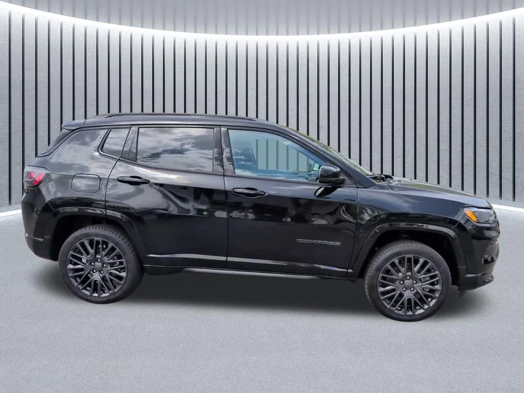 Used 2023 Jeep Compass High Altitude AWD/4WD image 3