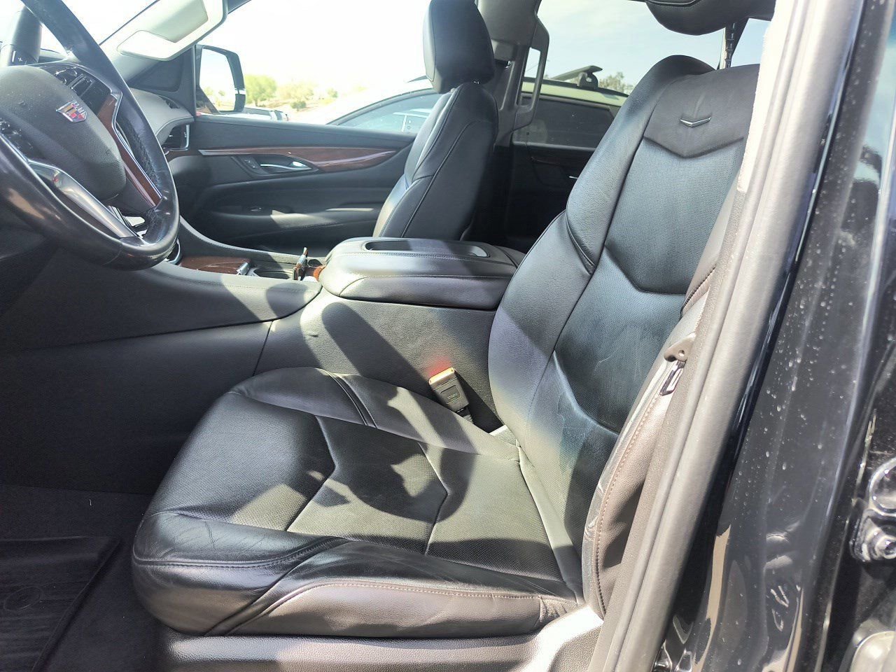Used 2019 Cadillac Escalade ESV Luxury RWD image 3