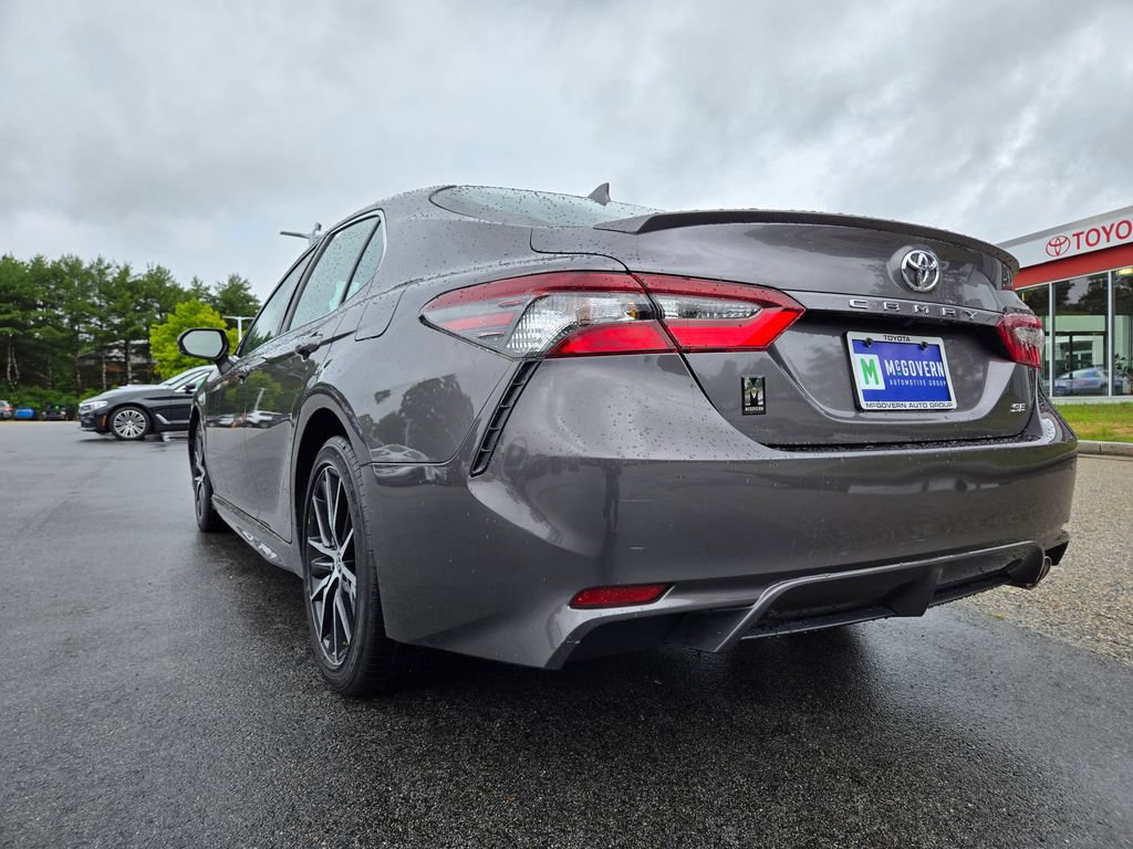 Used 2023 Toyota Camry SE FWD image 3