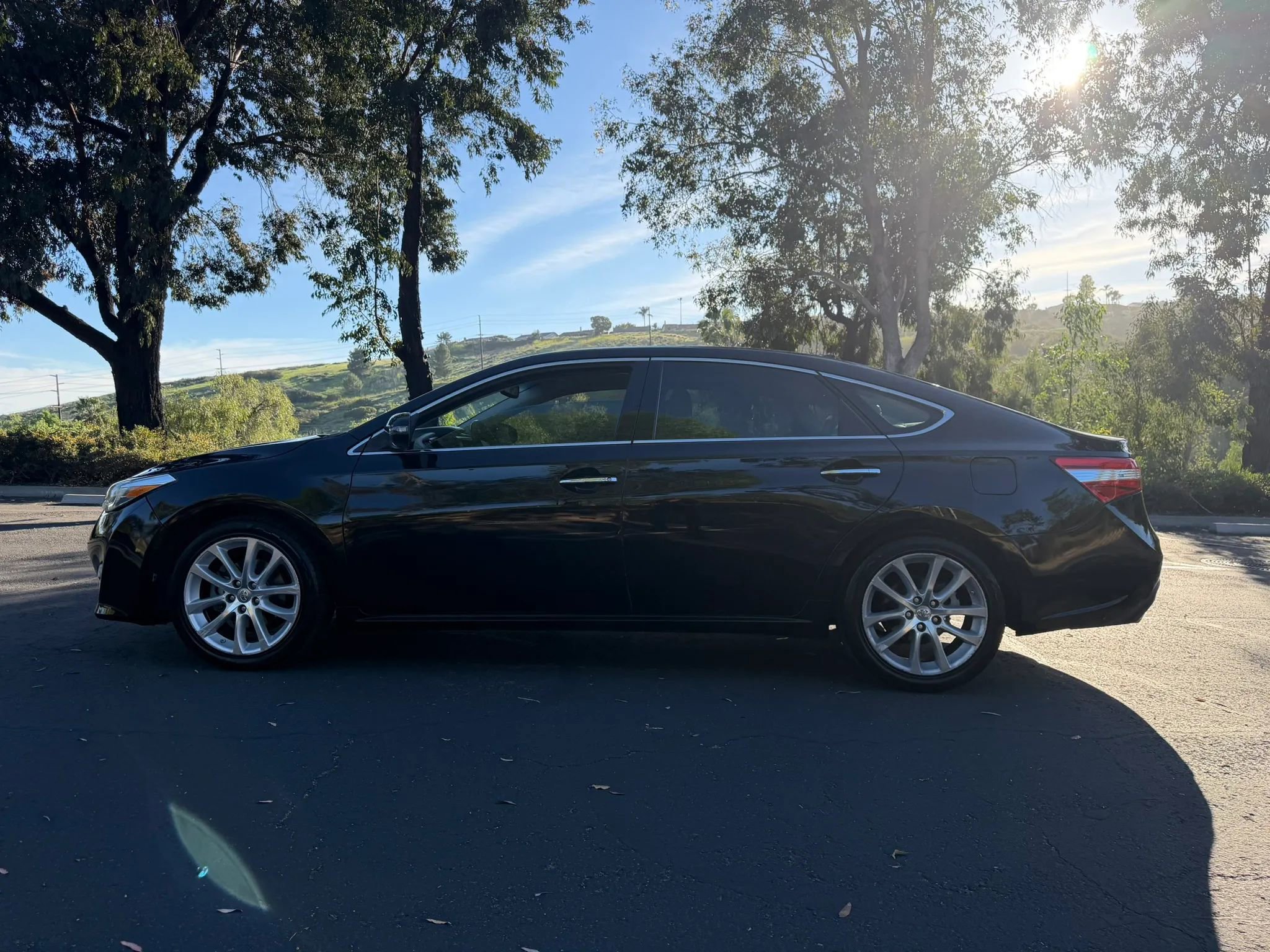 Used 2013 Toyota Avalon Limited FWD image 2