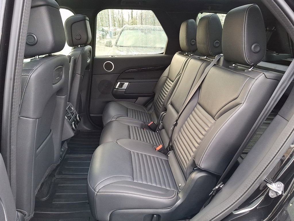 Used 2025 Land Rover Discovery S AWD/4WD image 8