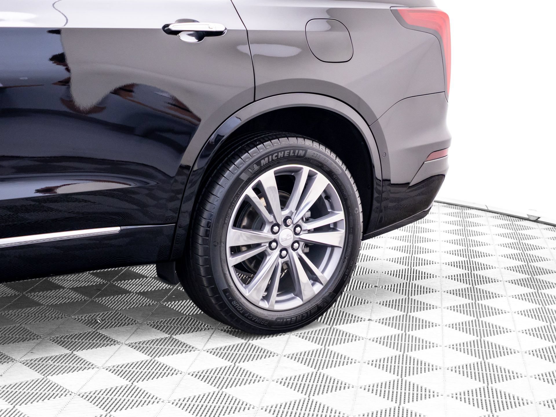 Certified 2025 Cadillac XT6 Premium Luxury w/ Platinum Package AWD/4WD image 38