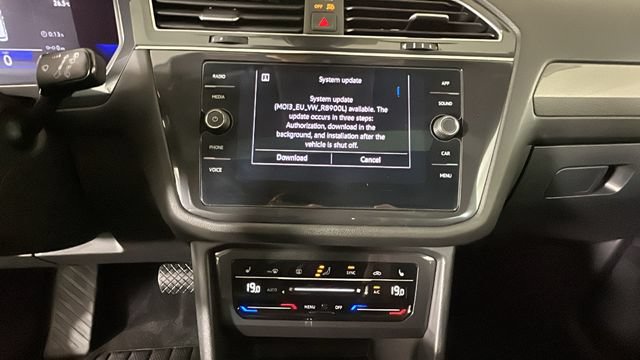 Used 2022 Volkswagen Tiguan SE AWD/4WD image 23