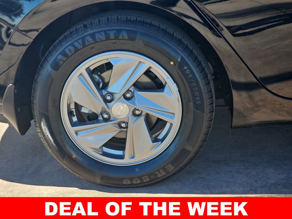 Used 2025 Hyundai Elantra SE image 37