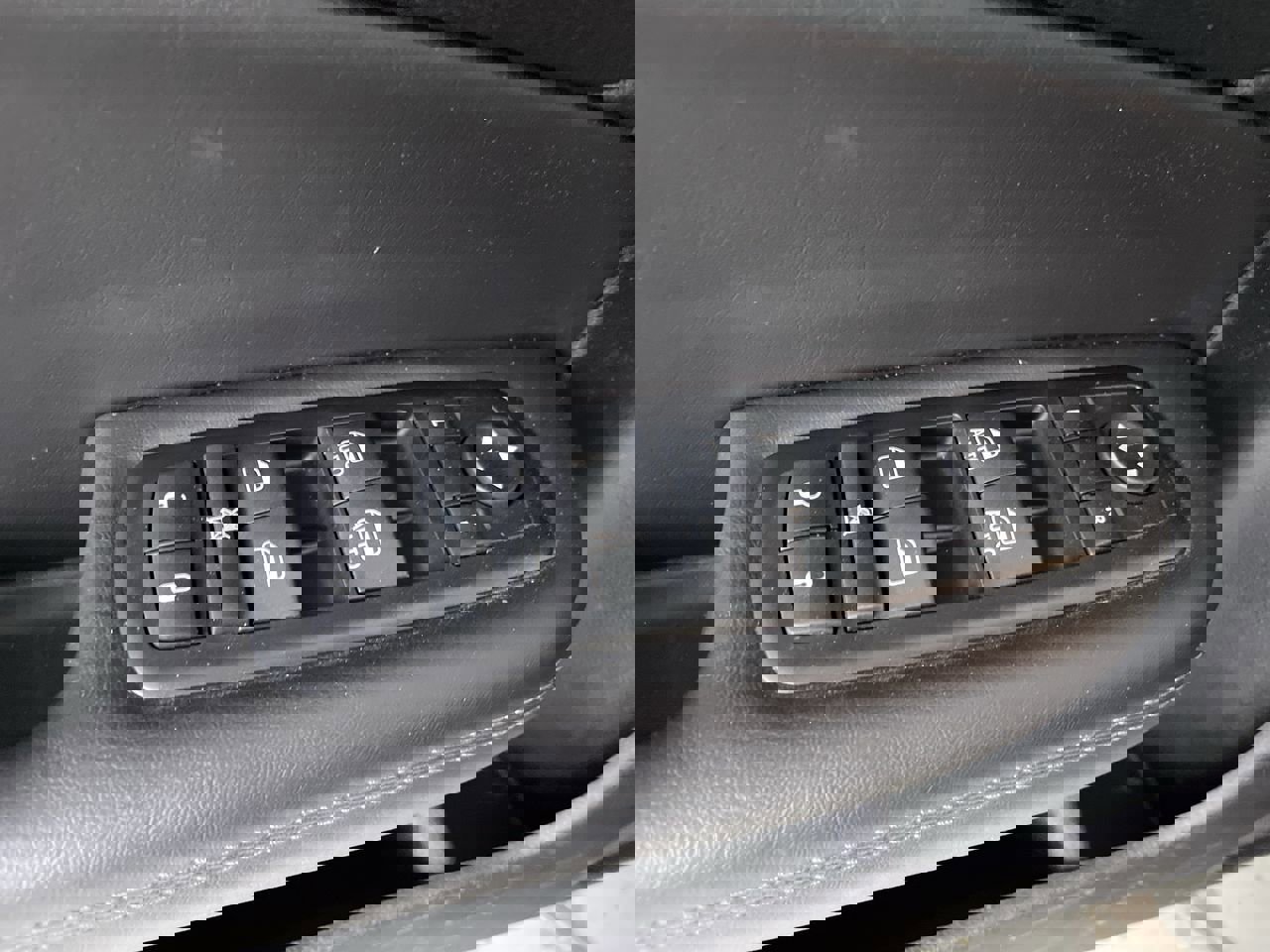 Used 2015 Chrysler 200 S w/ Navigation & Sound Group I image 11