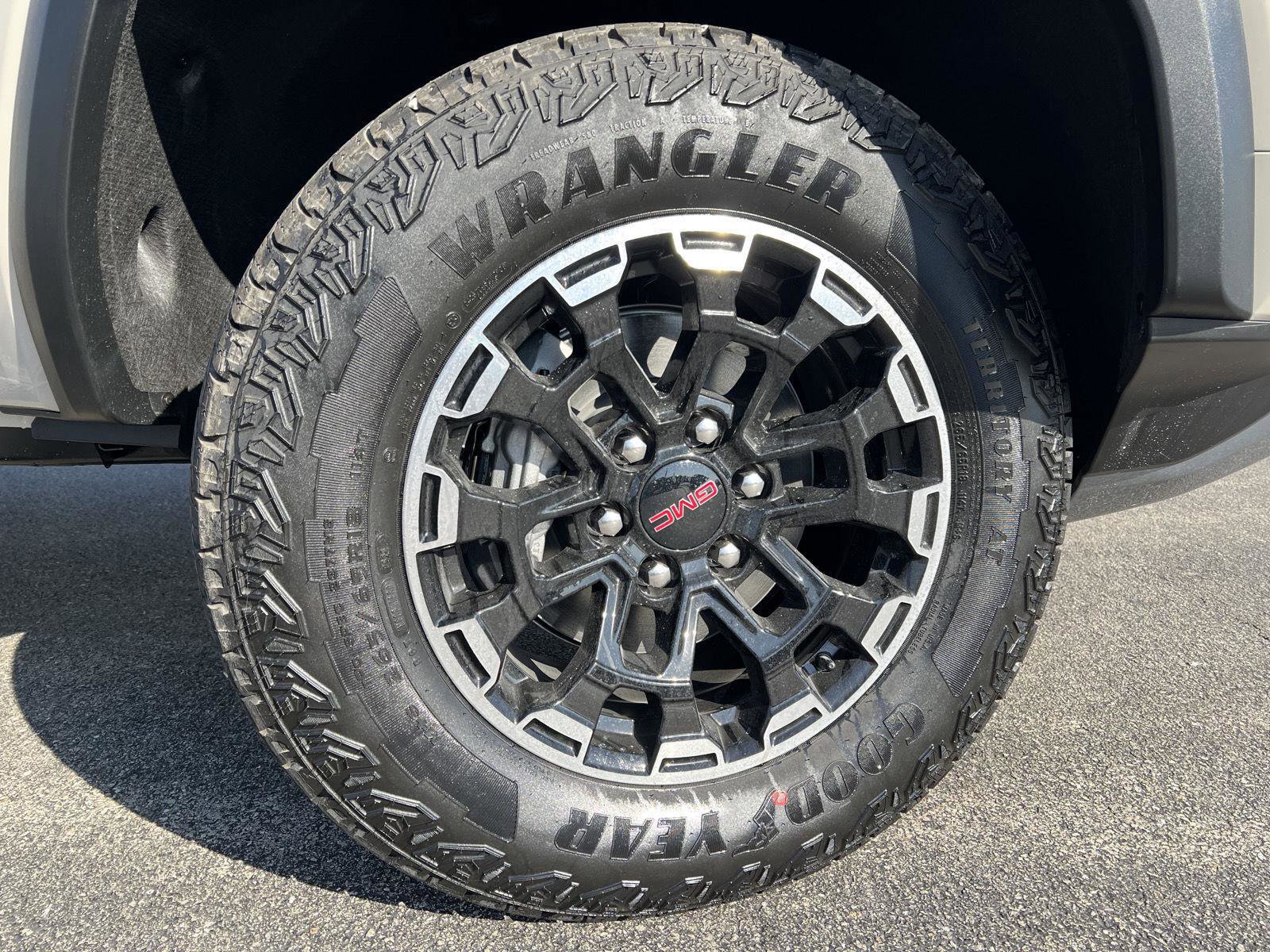 New 2026 GMC Canyon AT4 image 2