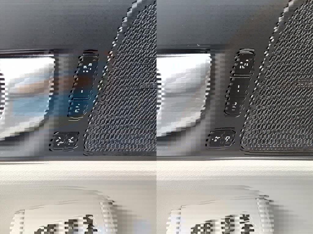 Certified 2025 Volvo S60 T8 Ultra w/ Climate Package image 17