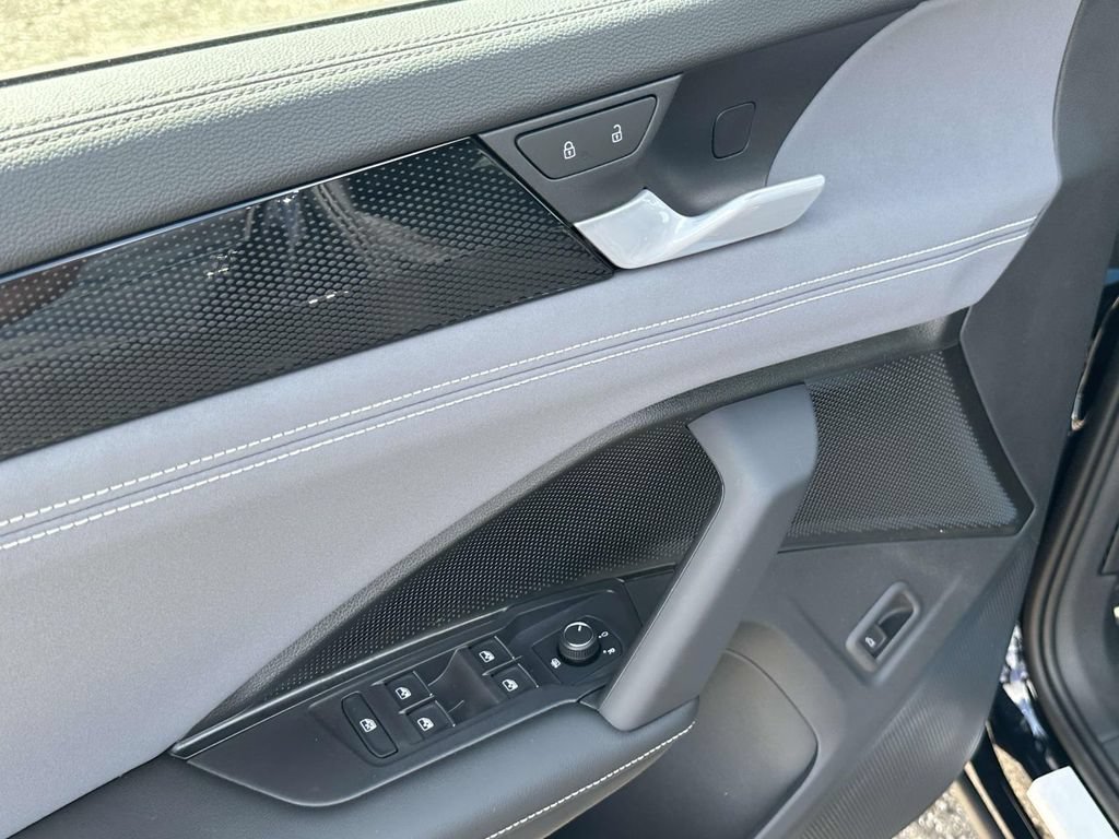 New 2026 Volkswagen Tiguan SE R-Line AWD/4WD image 13