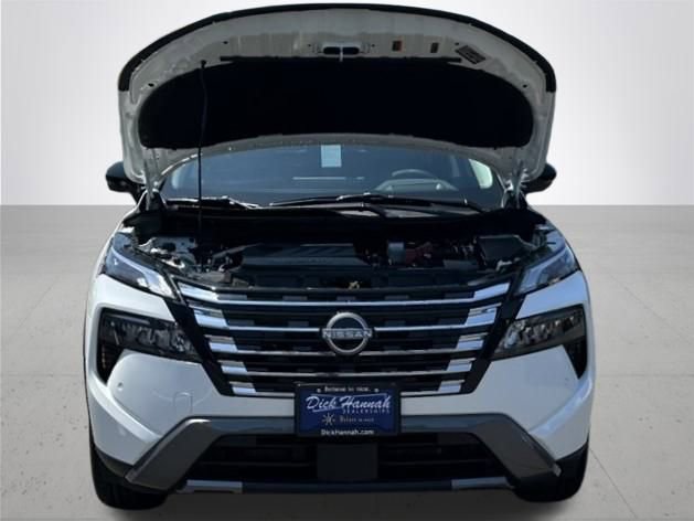 New 2025 Nissan Rogue SL w/ Tech Package image 4