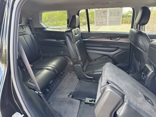 Used 2023 Jeep Grand Cherokee L Limited w/ Luxury Tech Group II AWD/4WD image 28