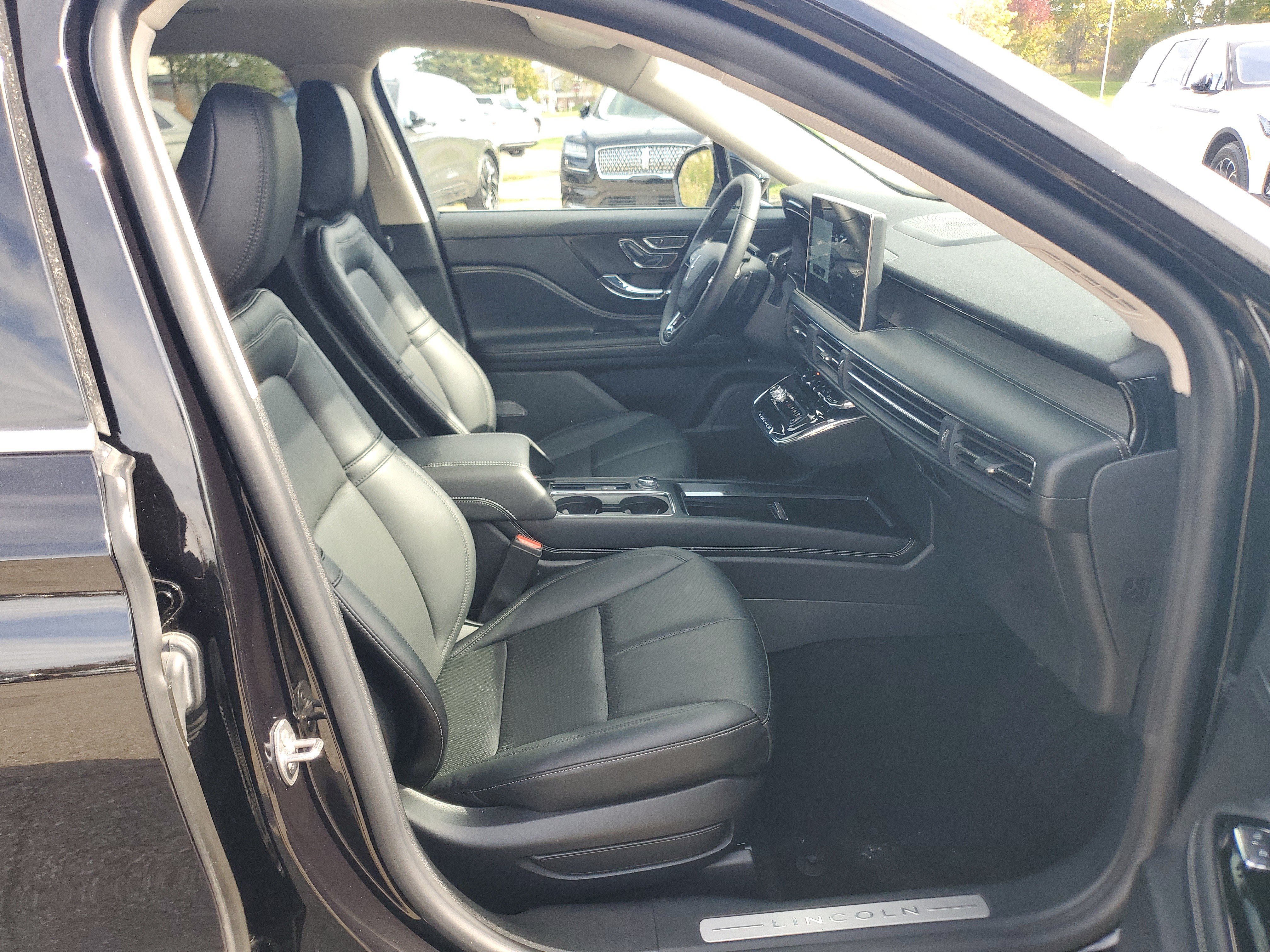 Used 2024 Lincoln Corsair AWD w/ Equipment Group 101A image 9