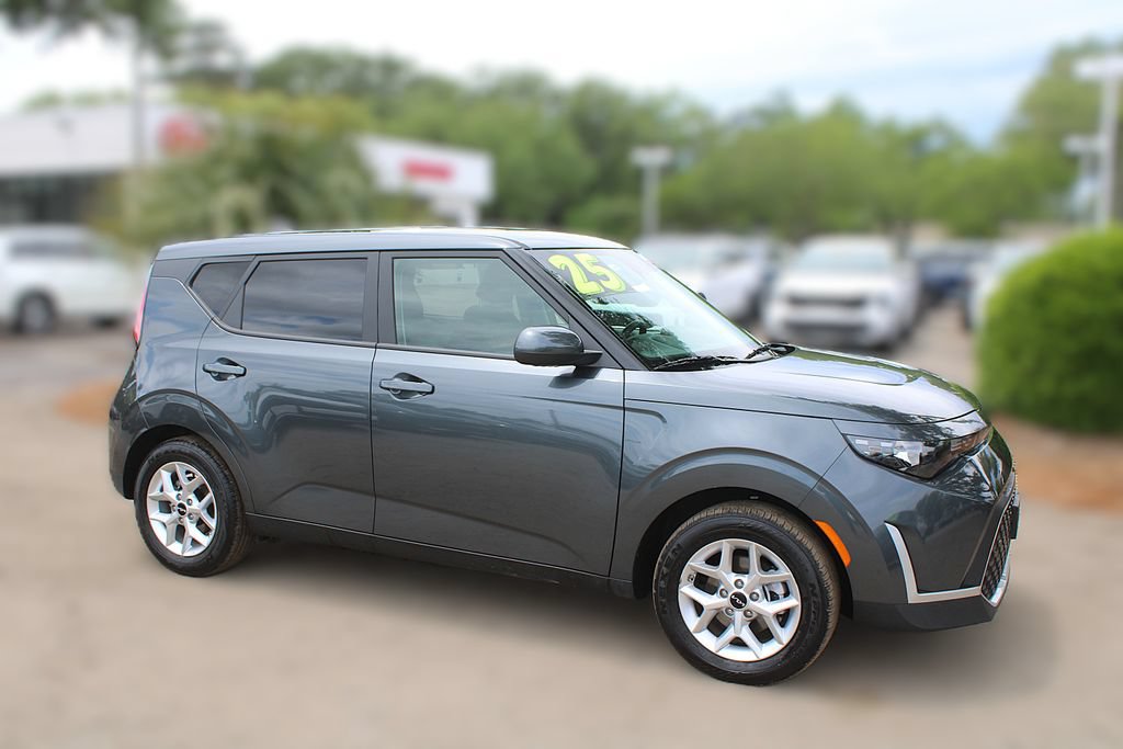 Certified 2025 Kia Soul LX FWD image 4