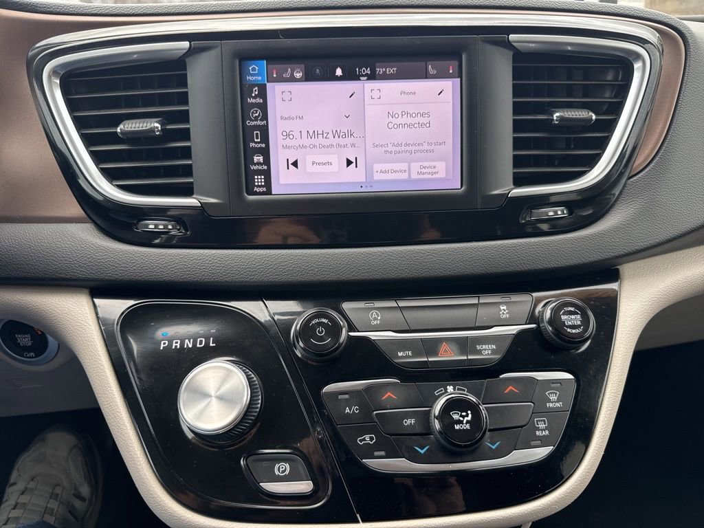 Used 2023 Chrysler Voyager LX image 30