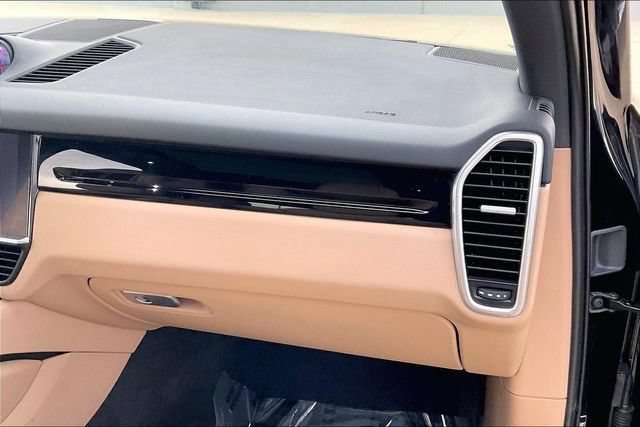 Used 2022 Porsche Cayenne AWD/4WD image 16