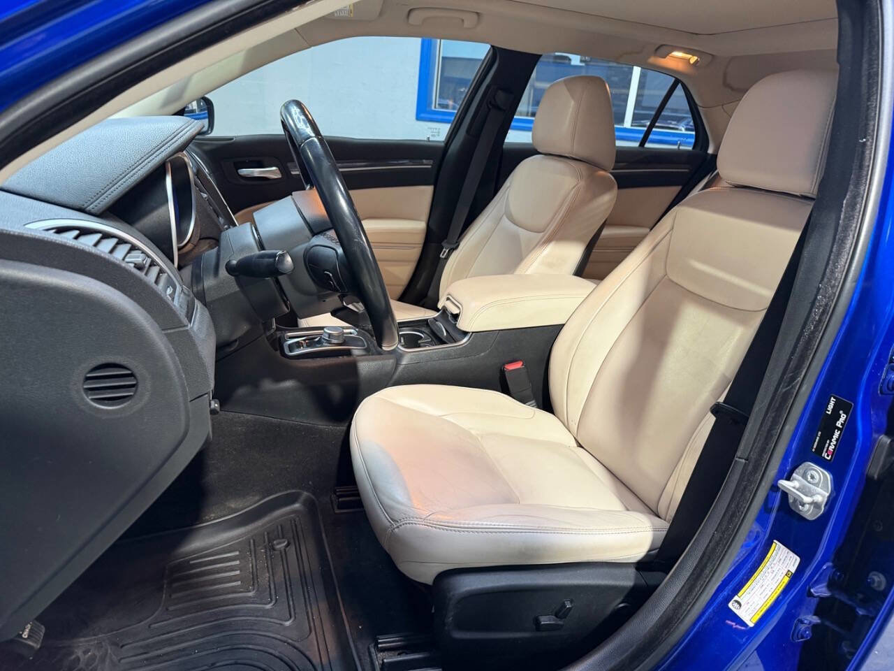 Used 2018 Chrysler 300 Touring L AWD/4WD image 14