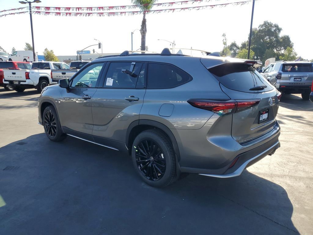 New 2026 Toyota Highlander XSE image 5