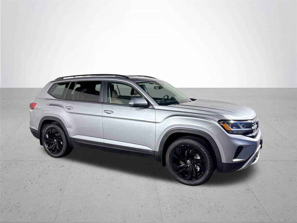 Certified 2023 Volkswagen Atlas SE w/ Black Wheel Package image 4