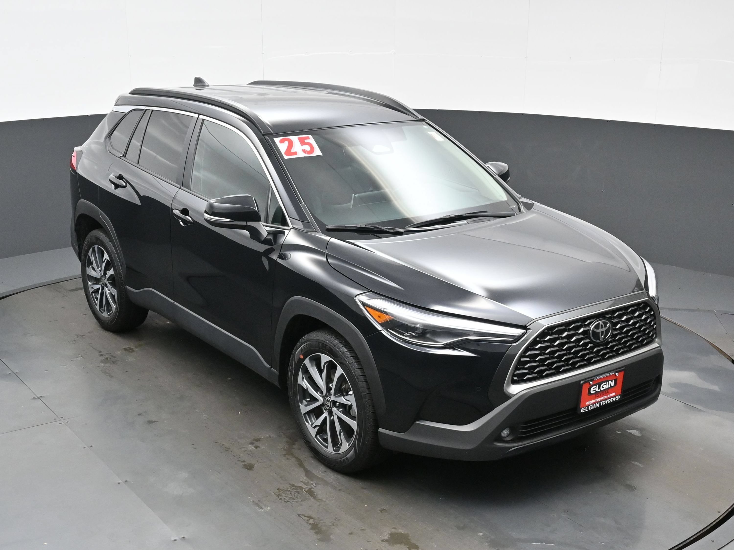 Used 2025 Toyota Corolla Cross XLE AWD/4WD image 34