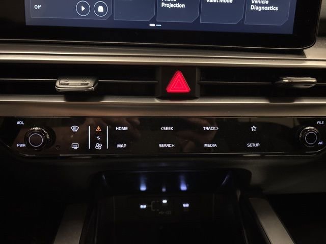 Certified 2025 Kia Sorento LX FWD image 19