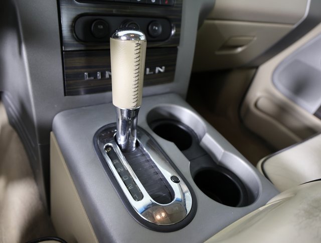 Used 2008 Lincoln Mark LT 2WD image 19