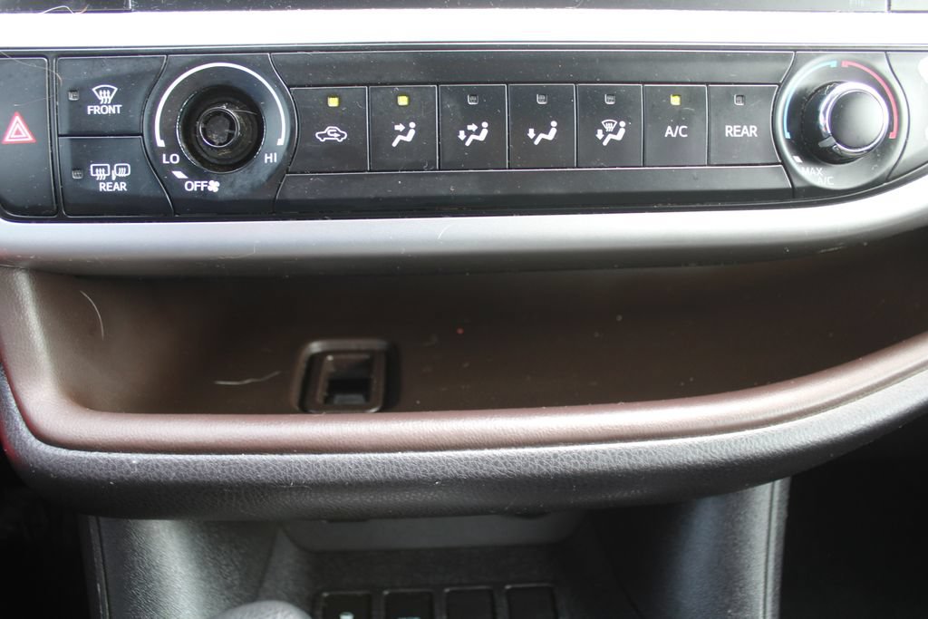 Used 2019 Toyota Highlander LE FWD image 35
