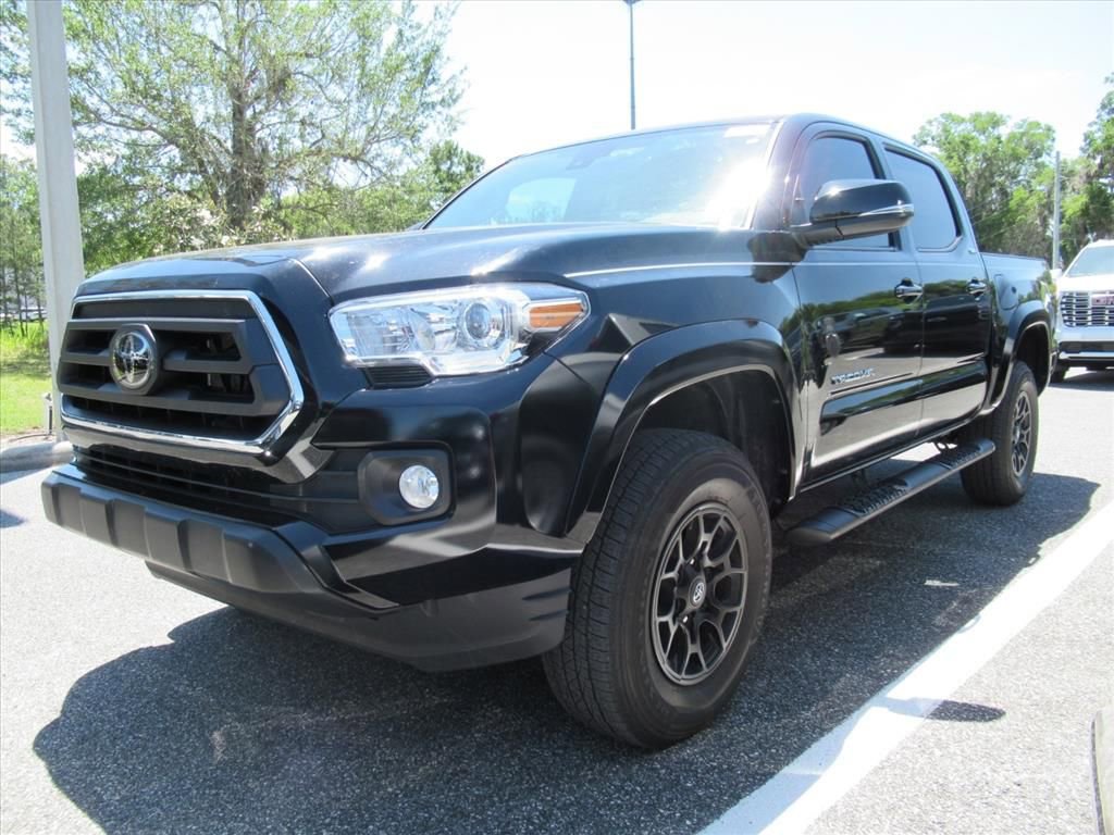 Used 2022 Toyota Tacoma SR5 w/ Technology Package RWD image 2