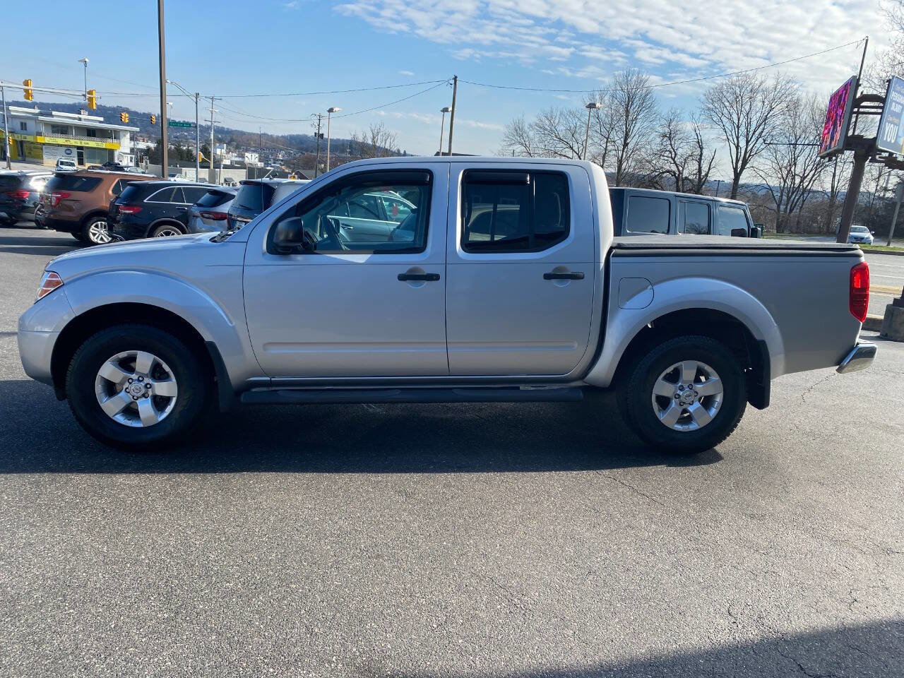 Used 2012 Nissan Frontier SV w/ SV Premium Utility Pkg image 6
