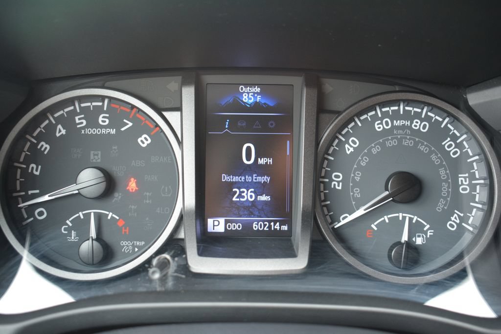 Used 2022 Toyota Tacoma TRD Off-Road AWD/4WD image 12