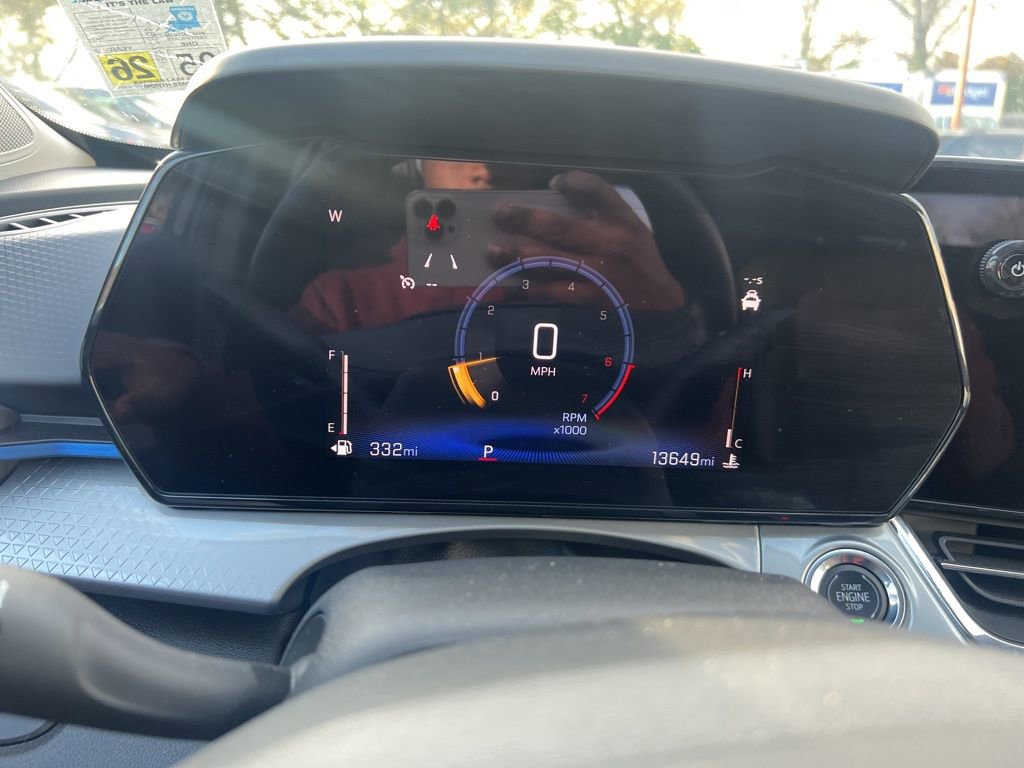 Used 2025 Chevrolet Trax LT w/ LT Convenience Package image 4