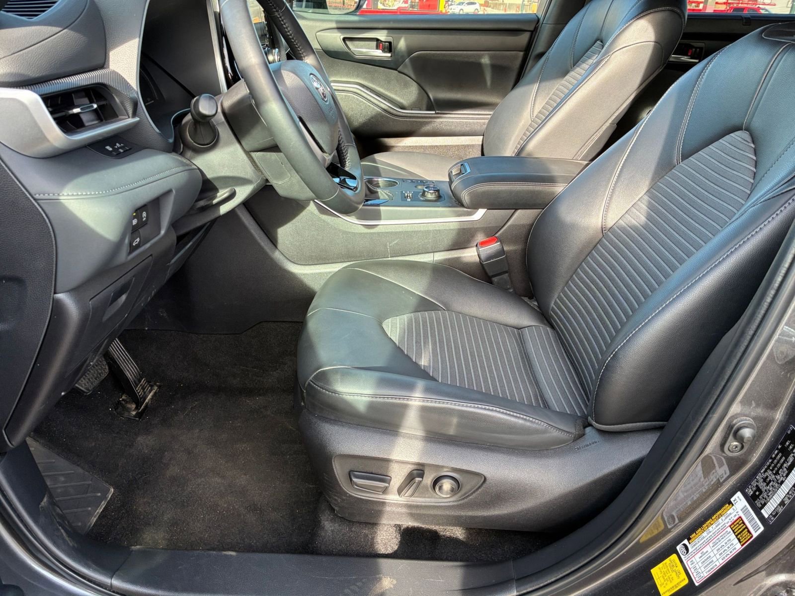 Used 2025 Toyota Highlander XSE image 30