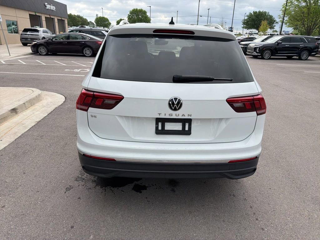 Used 2022 Volkswagen Tiguan SE w/ Panoramic Sunroof Package image 12