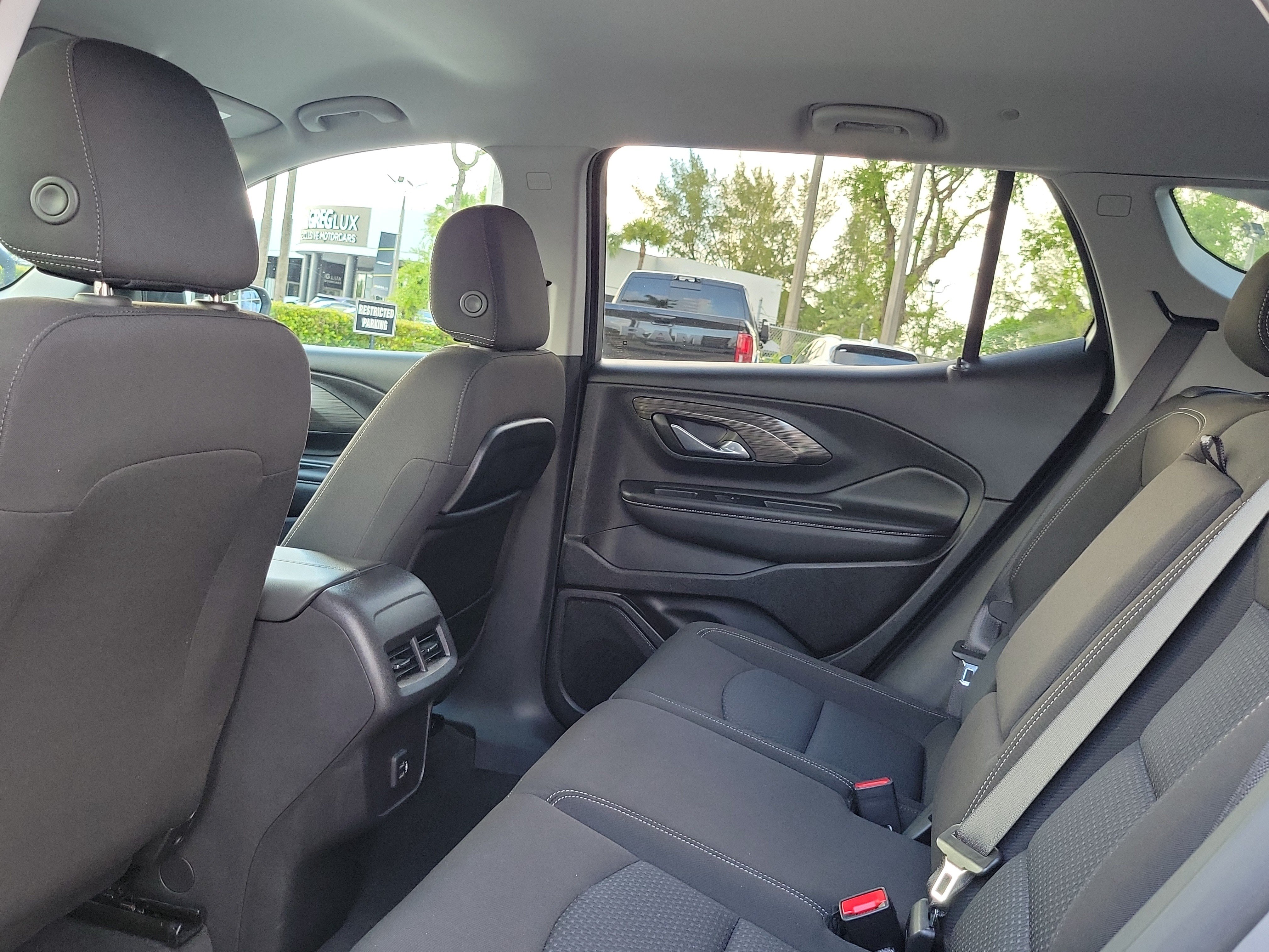 Used 2024 GMC Terrain SLE w/ Driver Convenience Package FWD image 13