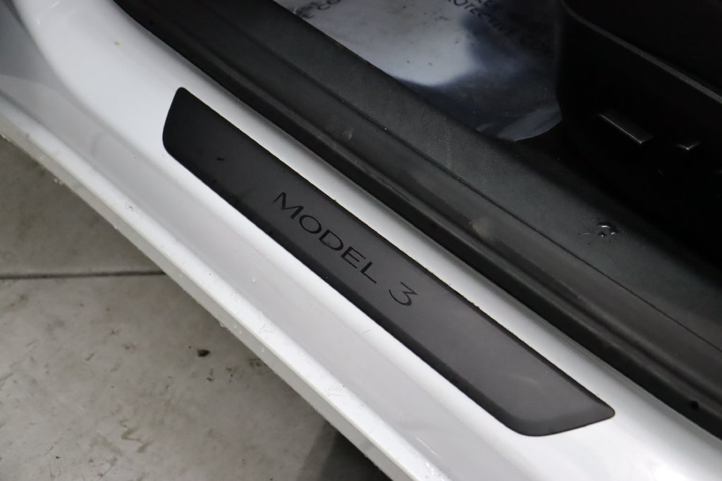 Used 2022 Tesla Model 3 Long Range AWD/4WD image 11