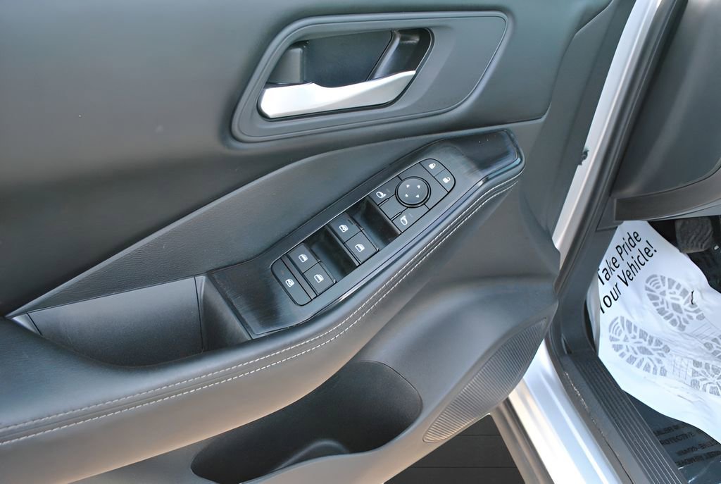 Used 2025 Nissan Rogue SV AWD/4WD image 19