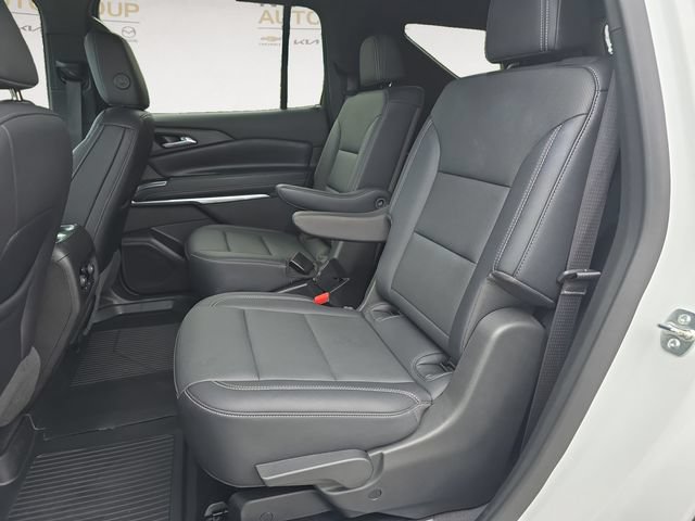 Used 2025 Chevrolet Traverse LT FWD image 13