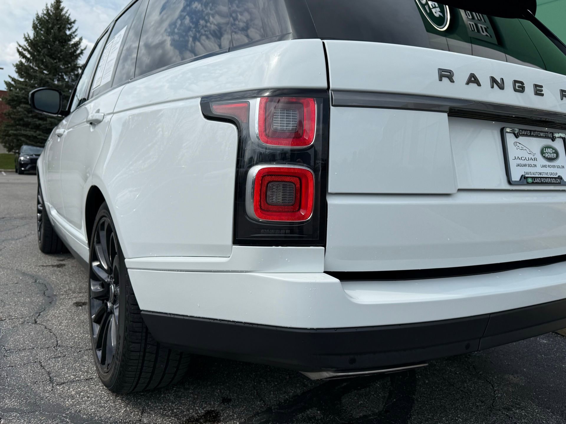 Used 2019 Land Rover Range Rover image 15