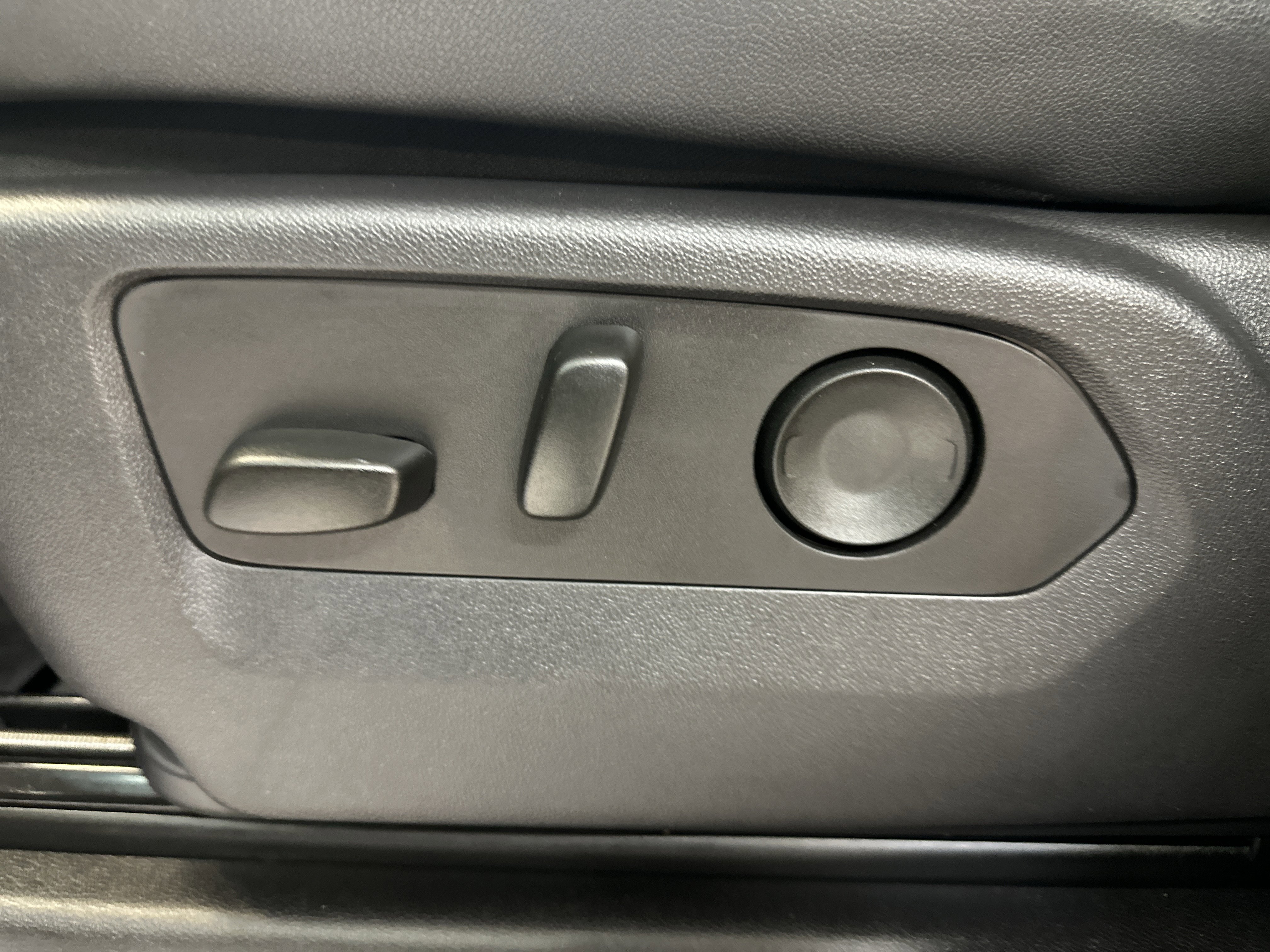 Used 2025 Chevrolet Silverado 2500 ZR2 w/ Technology Package image 24