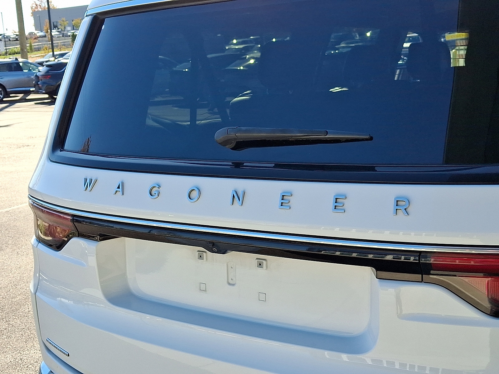 Used 2023 Jeep Wagoneer L Series II image 30