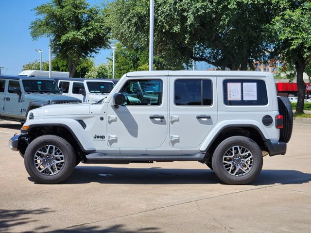 Used 2026 Jeep Wrangler Unlimited Sahara AWD/4WD image 4