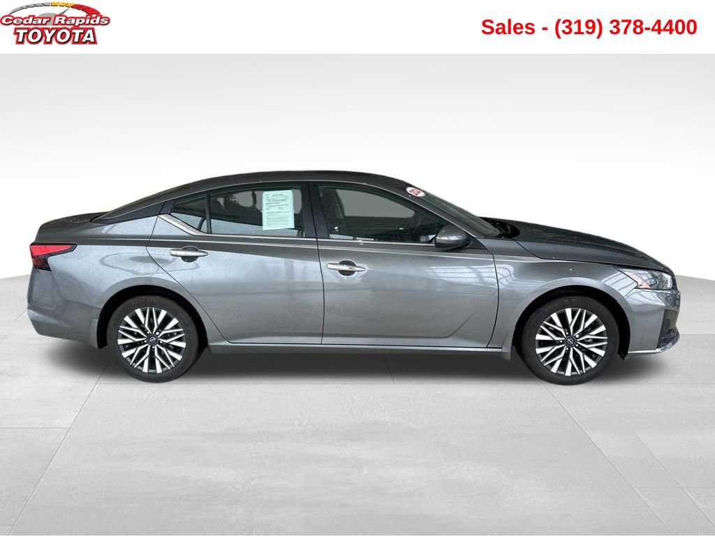 Used 2024 Nissan Altima 2.5 SV w/ SV Premium Package image 7