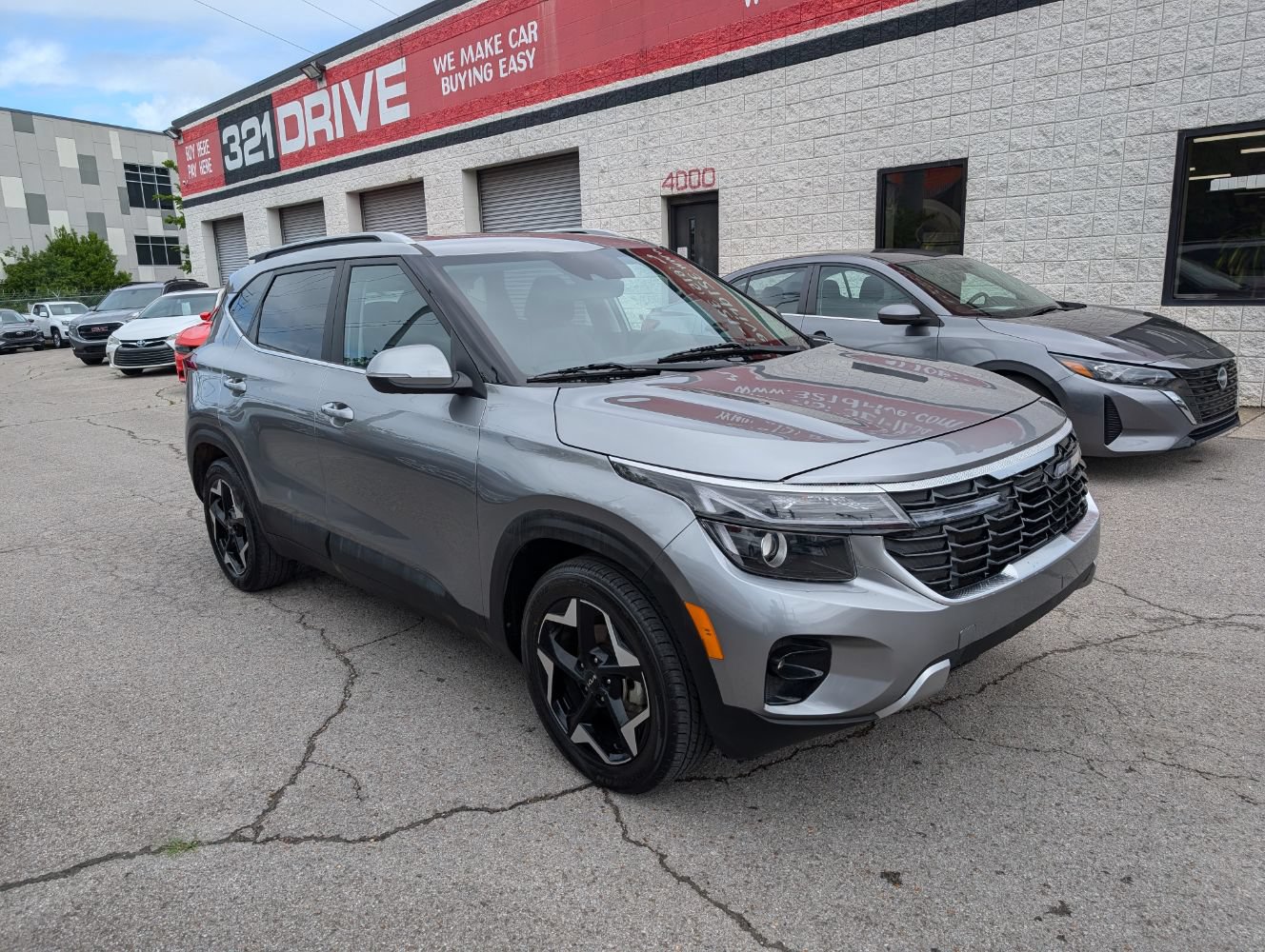 Used 2025 Kia Seltos EX FWD image 1