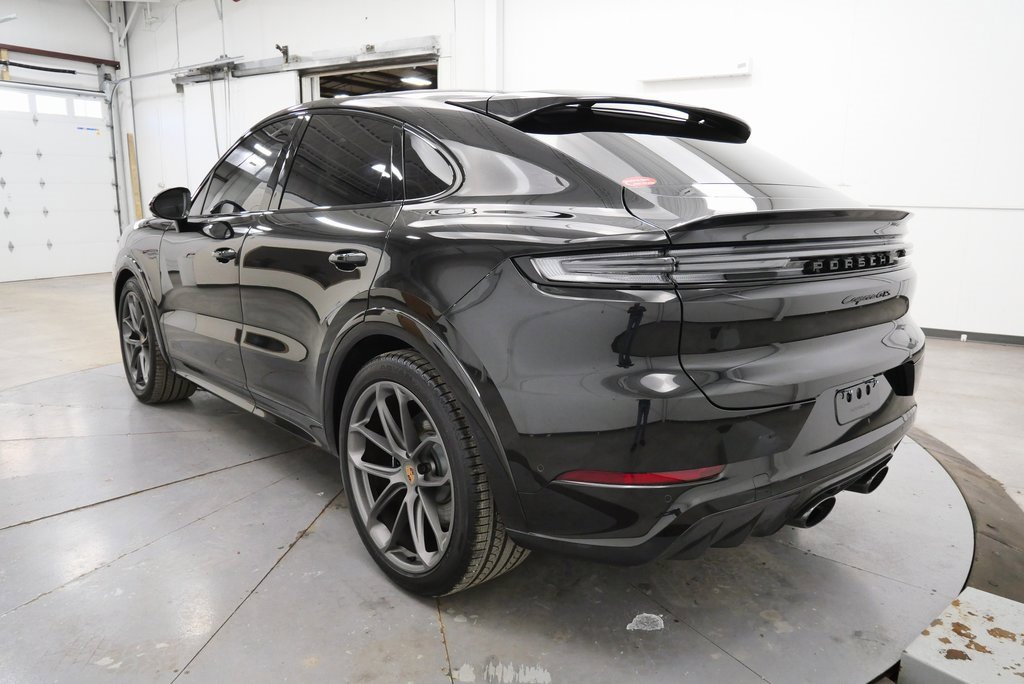 Used 2025 Porsche Cayenne GTS image 5