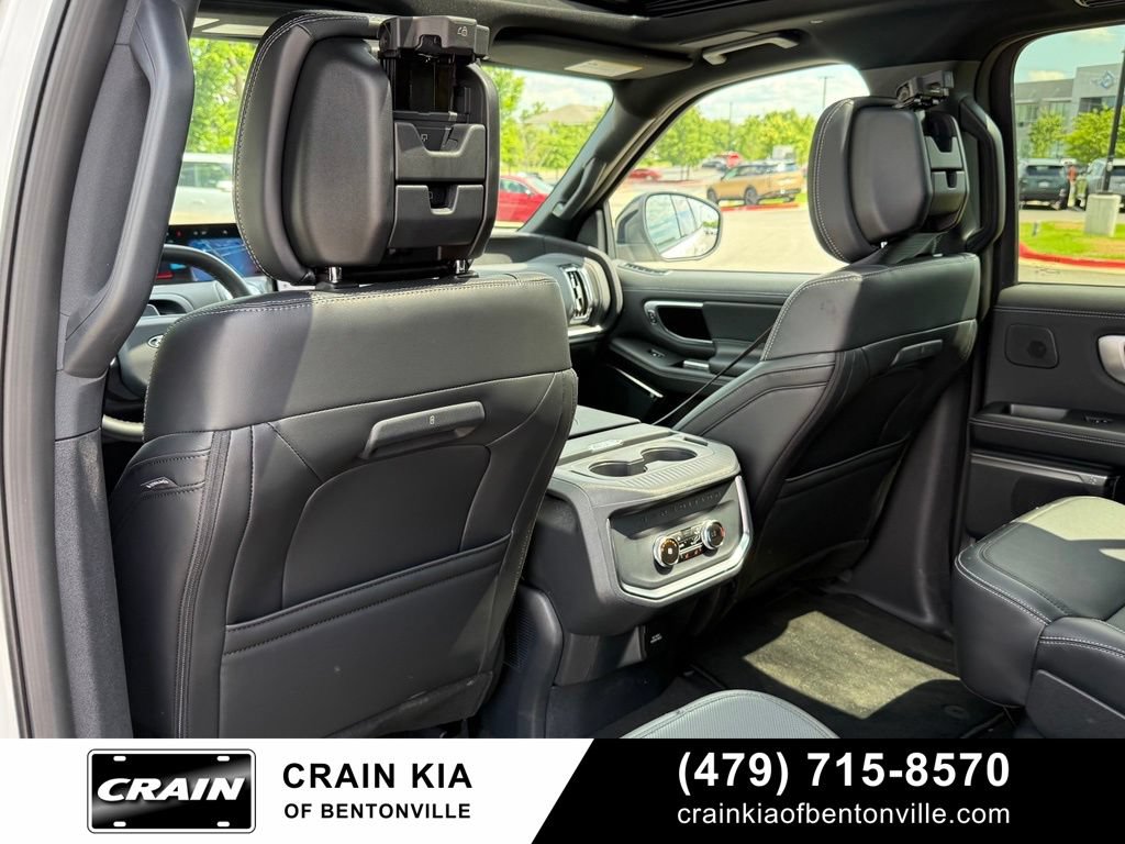 Used 2026 Ford Expedition Platinum w/ Stealth Performance Package AWD/4WD image 27