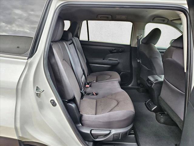 Used 2025 Toyota Highlander LE FWD image 20