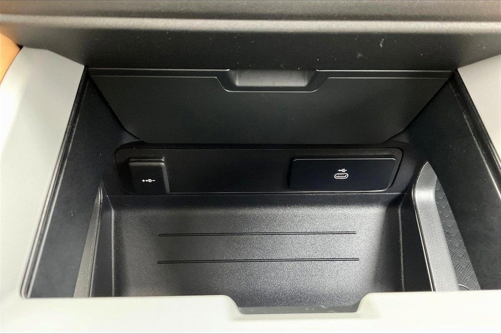 Used 2025 Land Rover Defender 110 V8 image 16