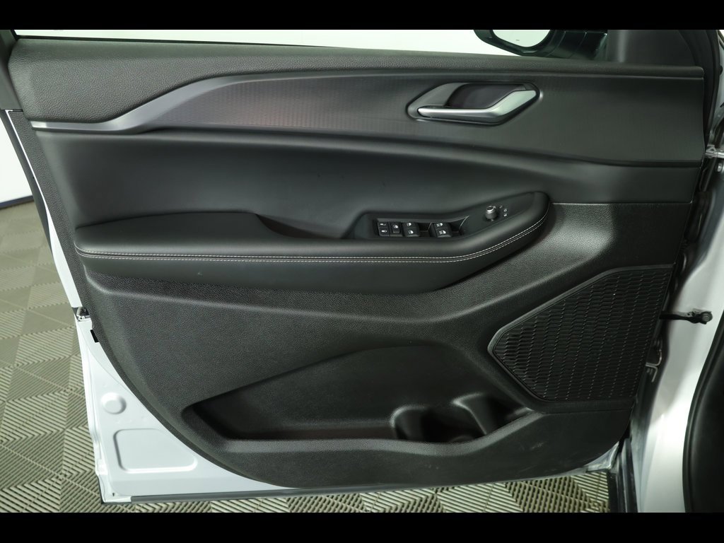 Used 2023 Jeep Grand Cherokee Altitude image 21