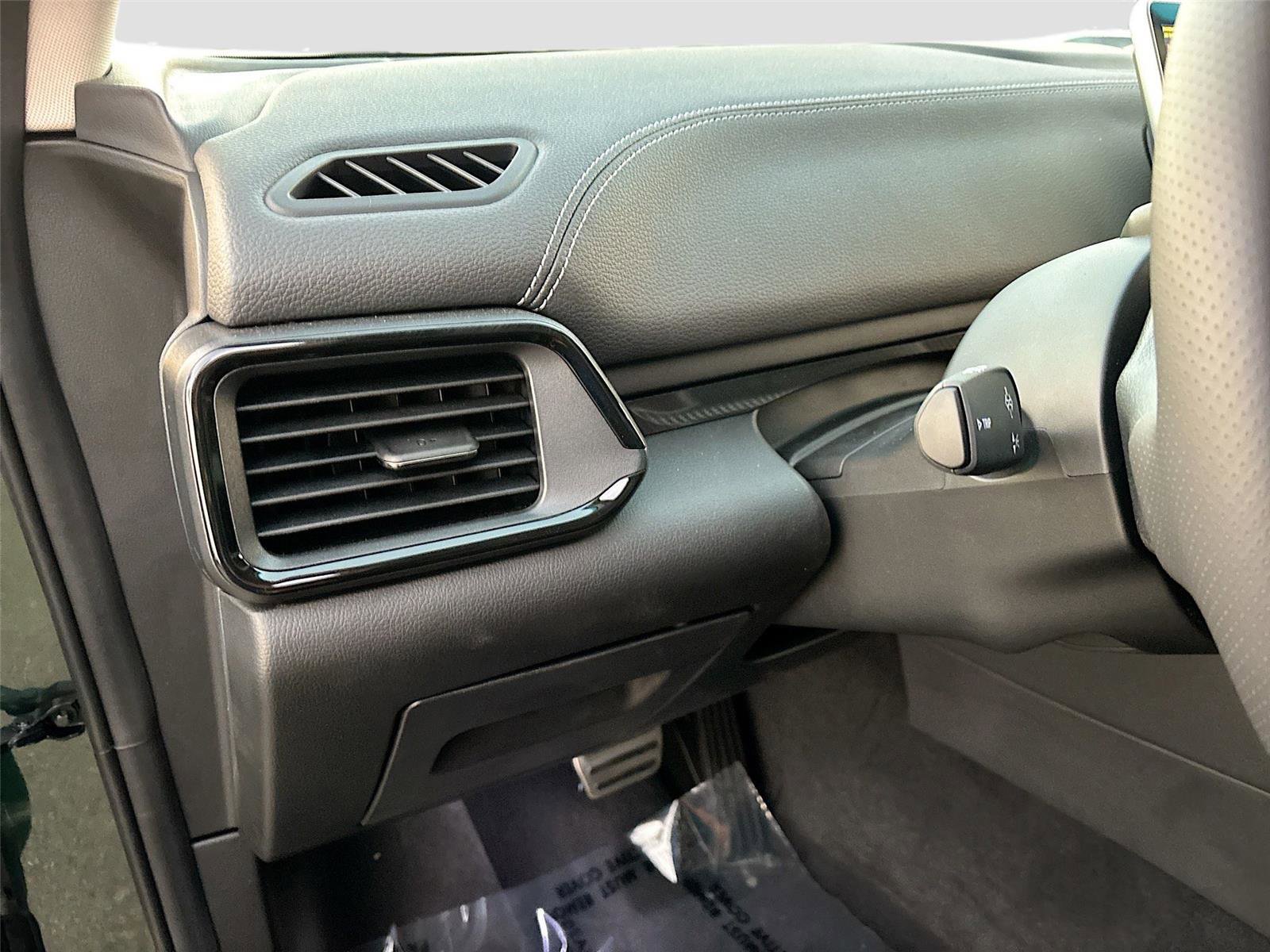 New 2025 VinFast VF 8 Eco image 10